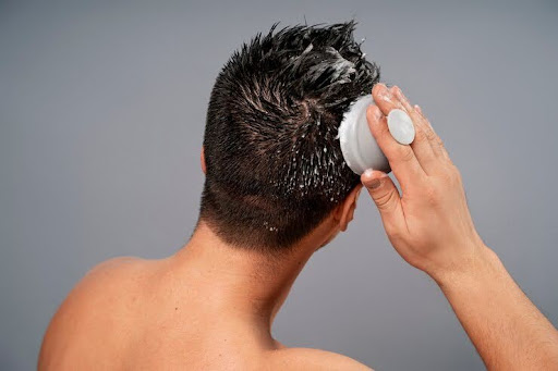 How to Choose the Right Shampoo for Oily Scalp and Control Excess Oil